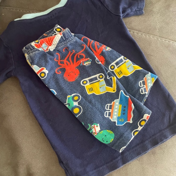 Boys Pajamas 3T - Picture 2 of 3